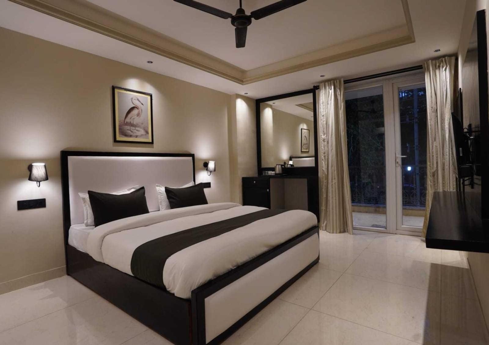 Hotel Ivy Plaza New Delhi Exterior photo