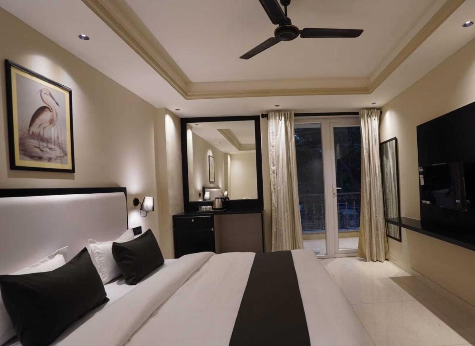 Hotel Ivy Plaza New Delhi Exterior photo
